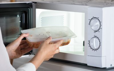 How Microwaves Transfer Plastic to Your Foods