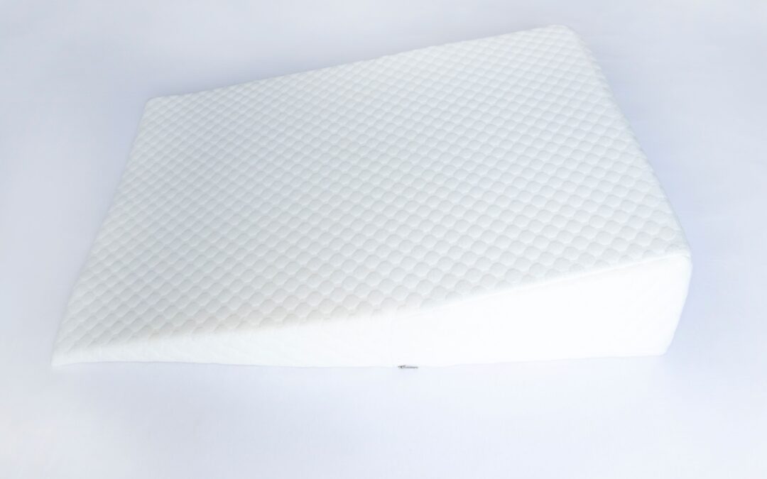 Sleep Smarter: How a Wedge Pillow Can Help Reduce Snoring, Shoulder Pain, and Lower Back Pain